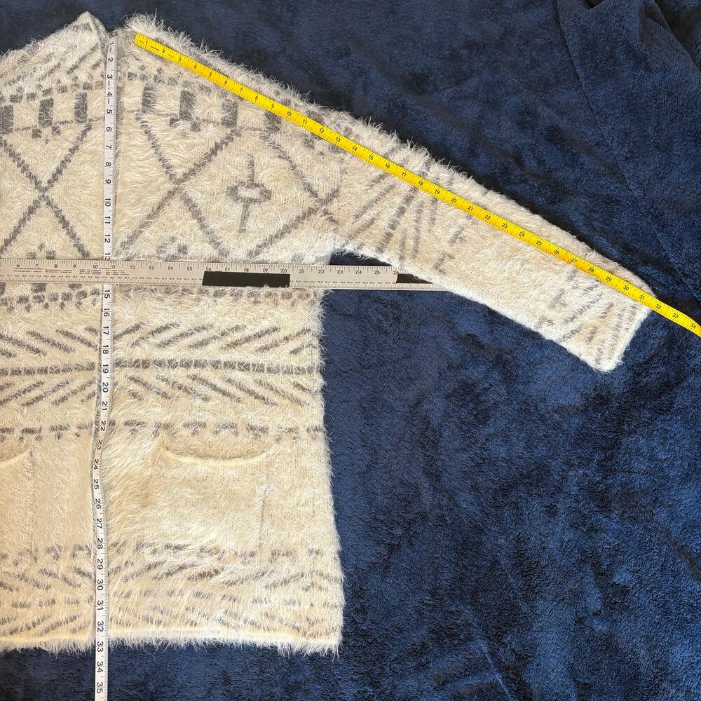 Knox Rose Cardigan Women L Cream Gray Fuzzy Eyelash Knit Geometric Boho - Picture 9 of 9